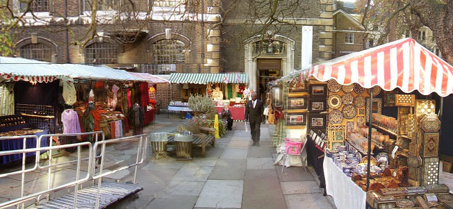 &#039;Courtyard&#039; market photos