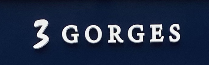 Sign at 3 Gorges restaurant on London's Goodge Street