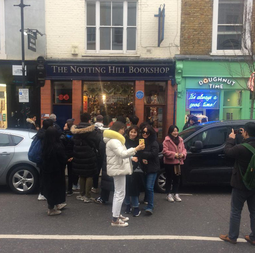 Tourists outside the Notting Hill Bookshop