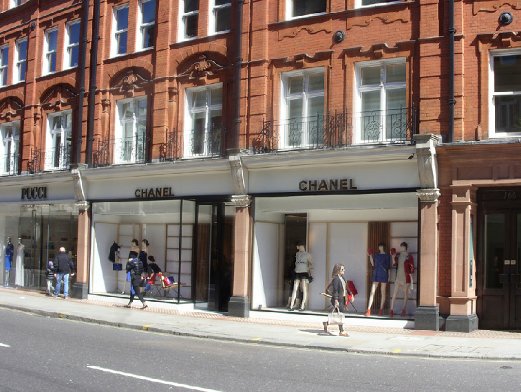 The Emilio Pucci fashion shop on Sloane Street, London, SW1, England Stock  Photo - Alamy