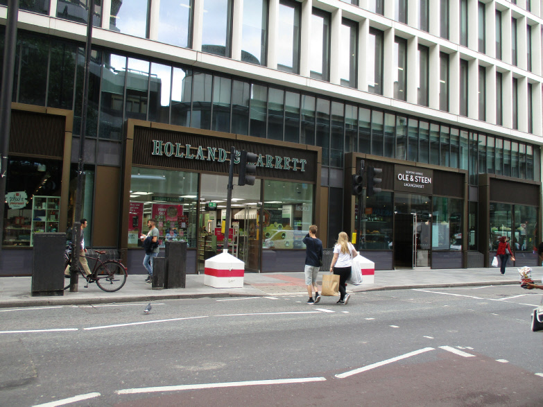 Holland & Barrett shop on Tottenham Court Road