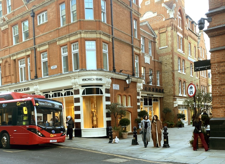 Veronica Beard womenswear shop in Chelsea, at corner of Pavilion Road